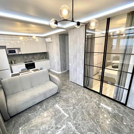 Сozy 704 Sunrise Apartments On The 22Nd Floor In The Center Odessa Buitenkant foto