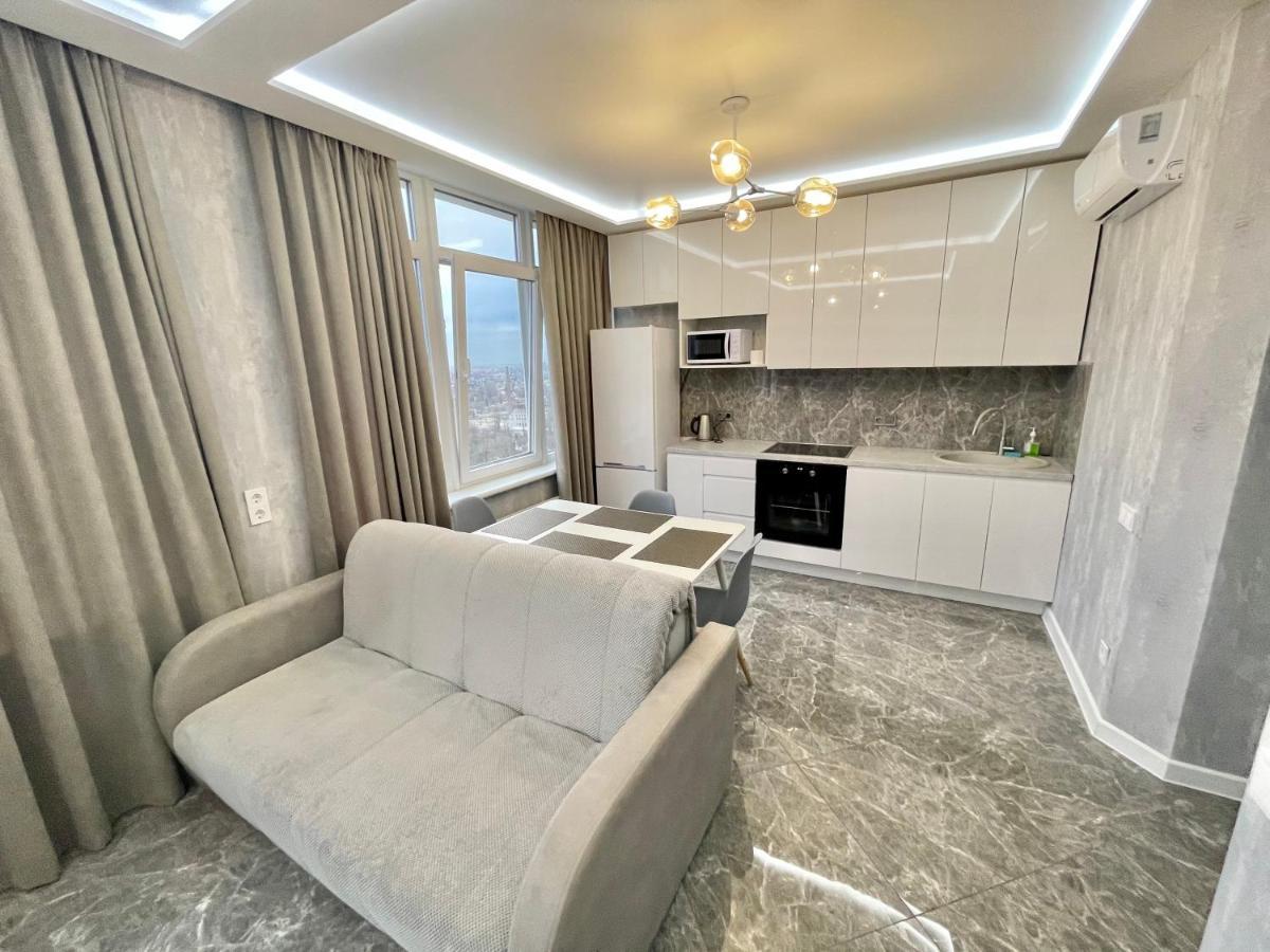 Сozy 704 Sunrise Apartments On The 22Nd Floor In The Center Odessa Buitenkant foto